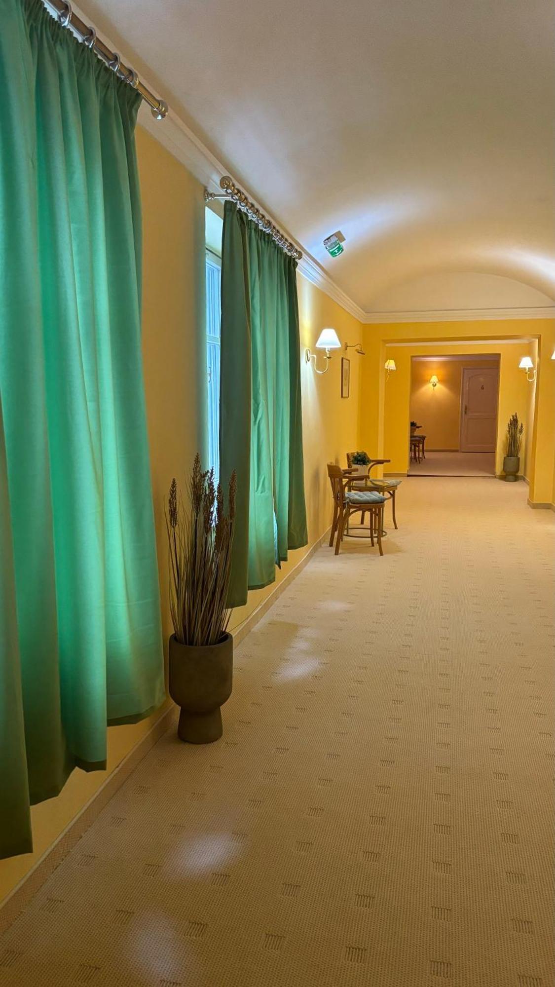 Nyíregyháza Korona Hotel מראה חיצוני תמונה