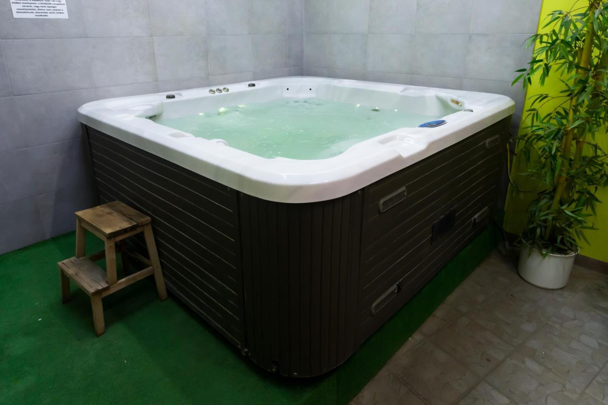 Nyíregyháza Korona Hotel מראה חיצוני תמונה
