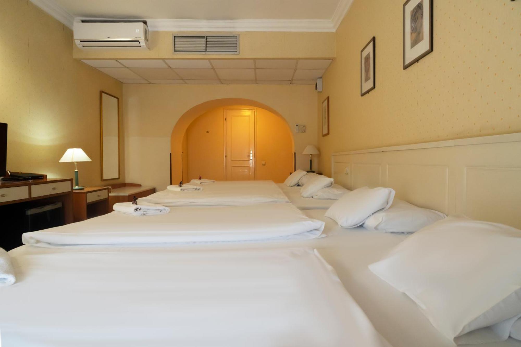 Nyíregyháza Korona Hotel מראה חיצוני תמונה