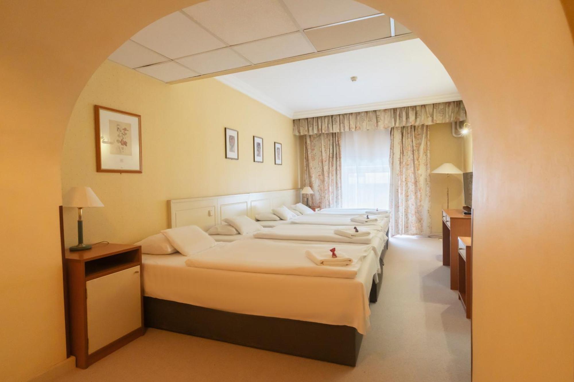 Nyíregyháza Korona Hotel מראה חיצוני תמונה