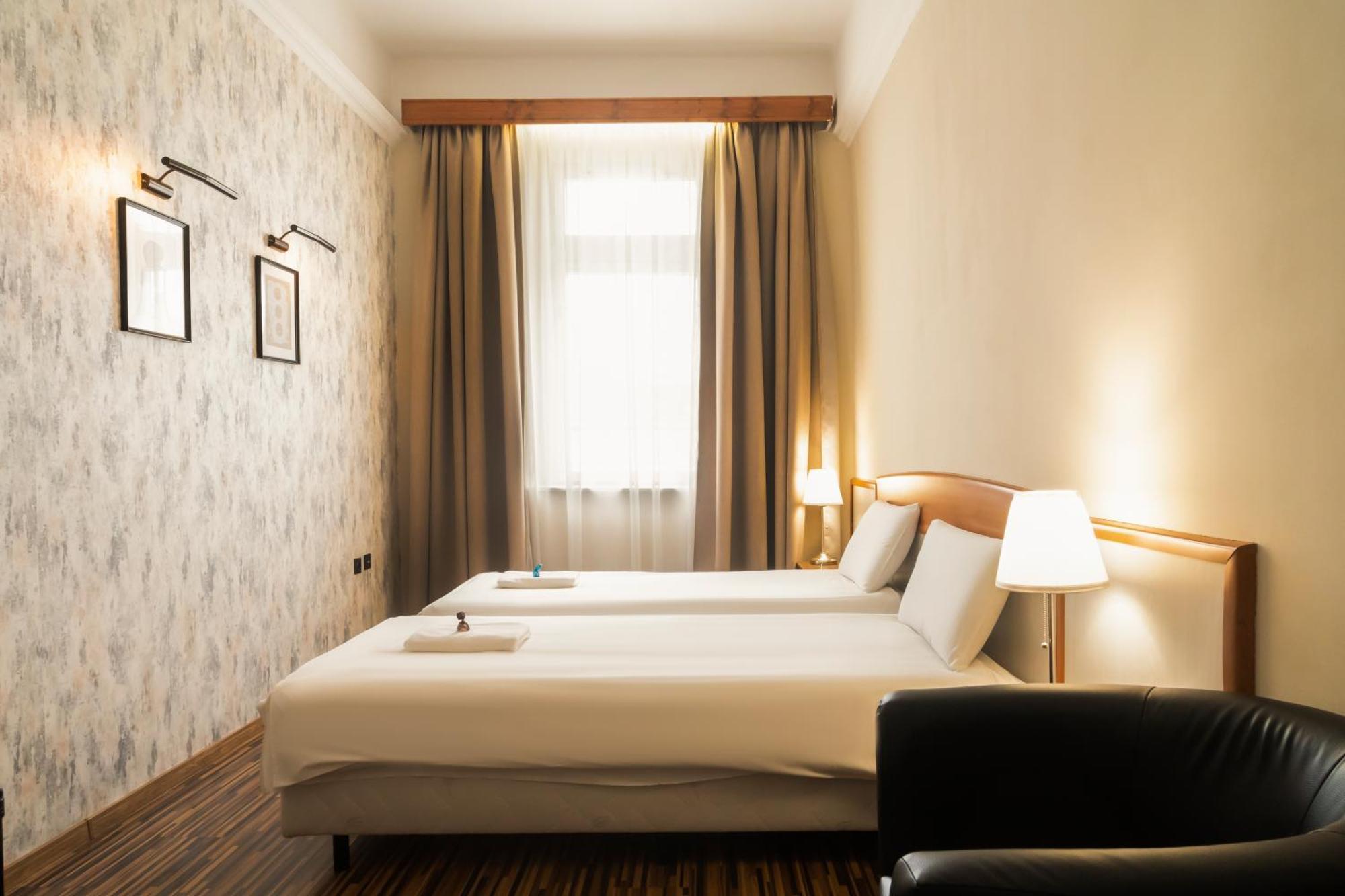 Nyíregyháza Korona Hotel מראה חיצוני תמונה