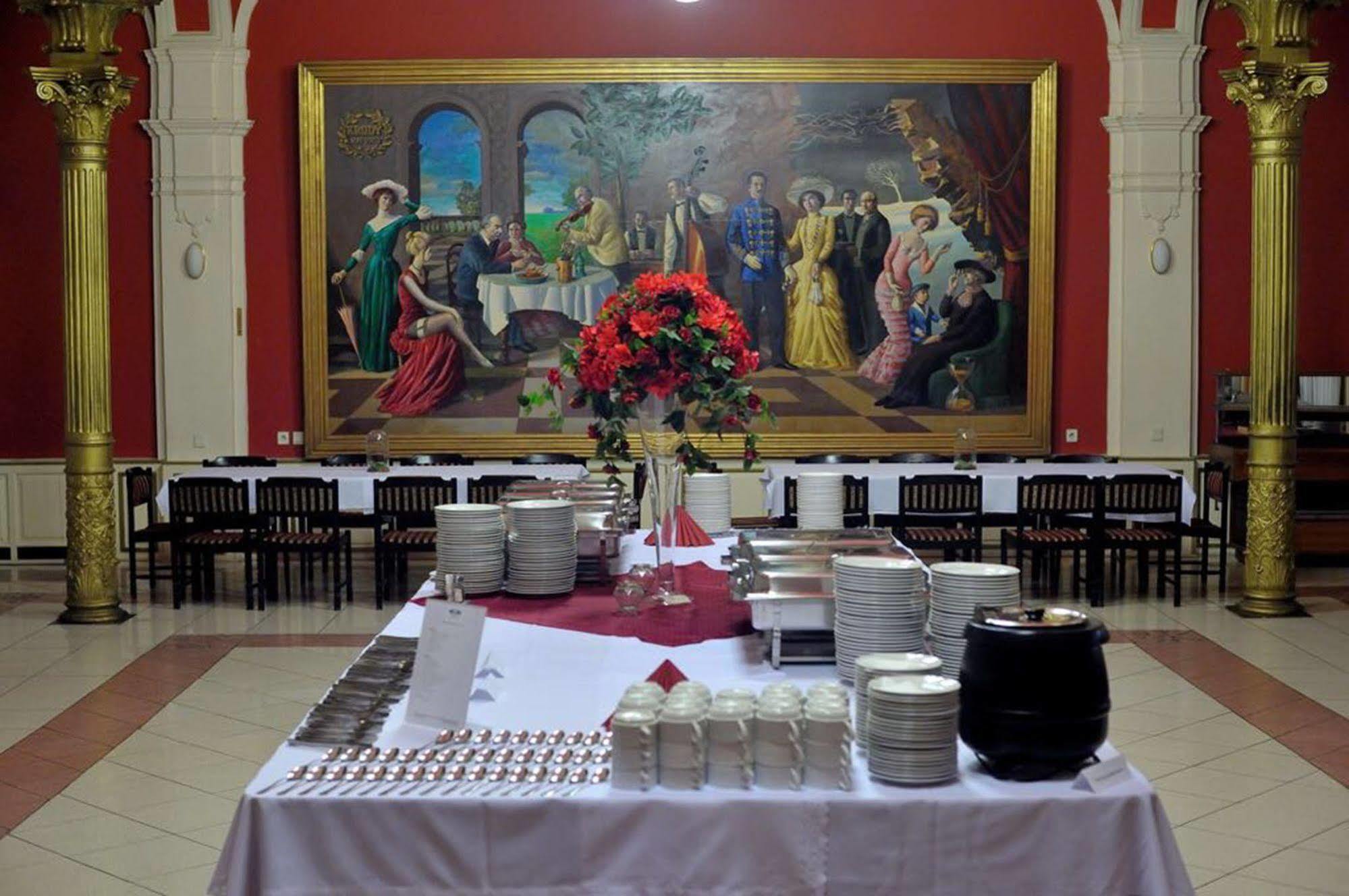 Nyíregyháza Korona Hotel מראה חיצוני תמונה